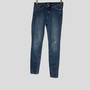 Women’s Calvin Klein Skinny Jeans. Excellent pre owned condition. Size 4